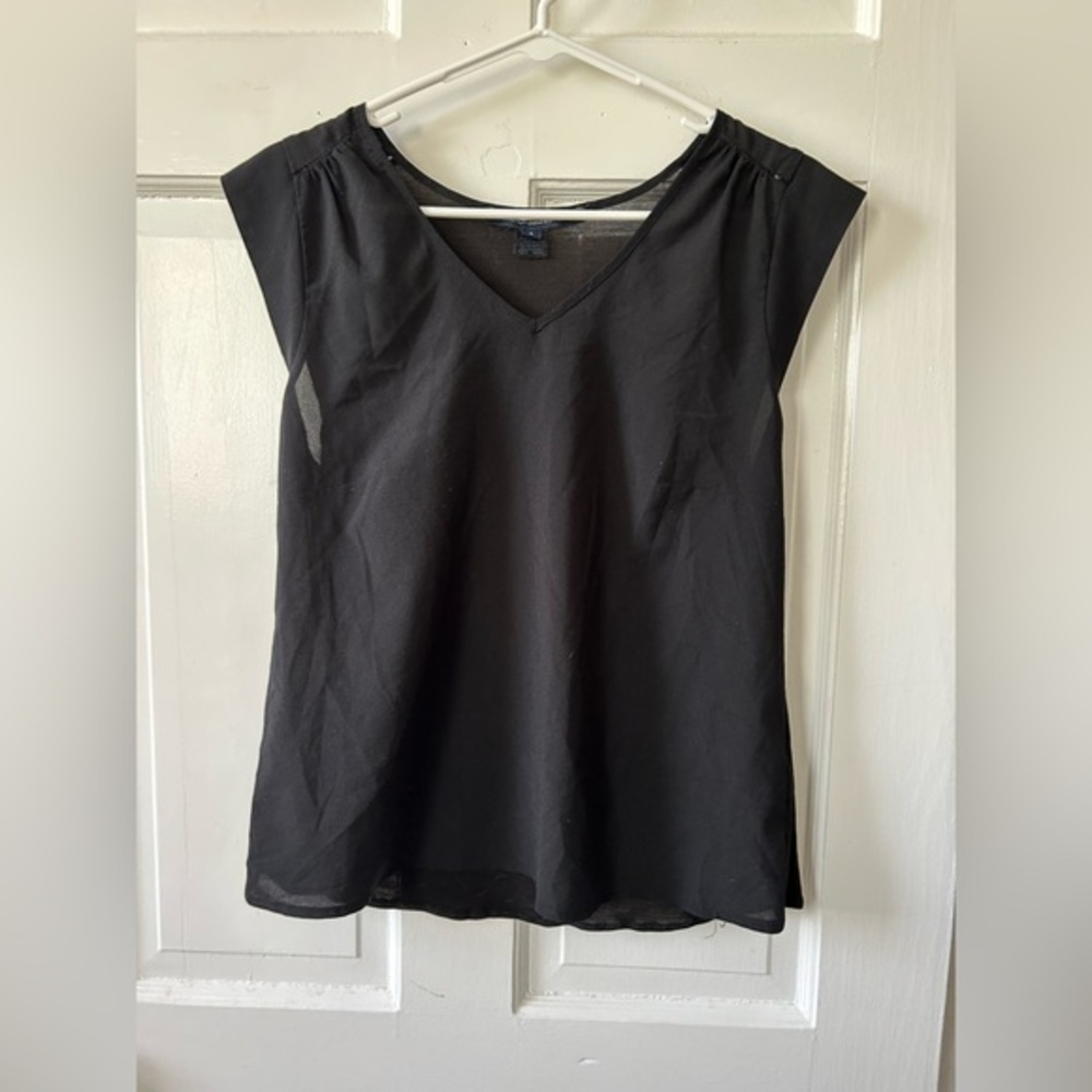 French Connection Black Lightweight Sleeveless V-neck Blouse Sz L Cap Sleeve